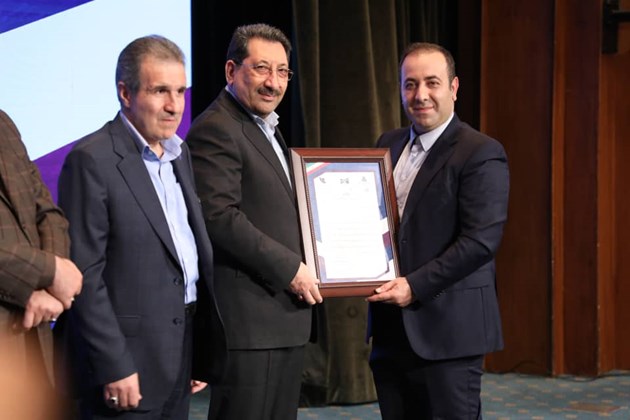 تقدیر از صد بنگاه‌ برتر کوچک و متوسط کشور در نخستین همایش (SME100) 